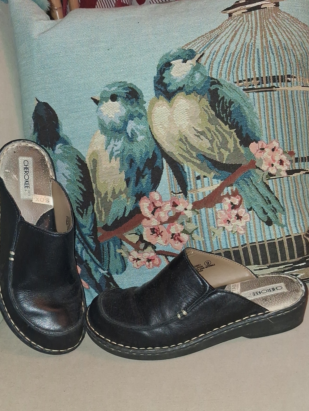 CHEROKEE BLACK LEATHER Clogs